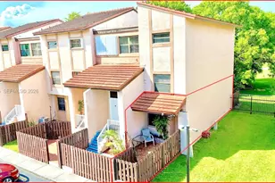 425 W Park Dr, Miami, FL 33172 - Photo 18