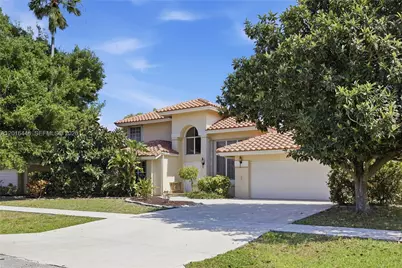 9612 N Carousel Cir N, Boca Raton, FL 33434 - Photo 2