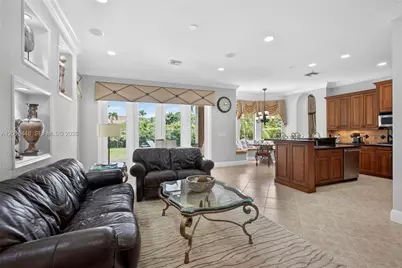 3476 Collonade Dr, Wellington, FL 33449 - Photo 8