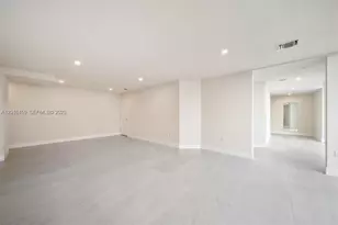 555 NE 34th St, Miami, FL 33137 - Photo 32