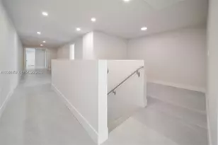 555 NE 34th St, Miami, FL 33137 - Photo 14
