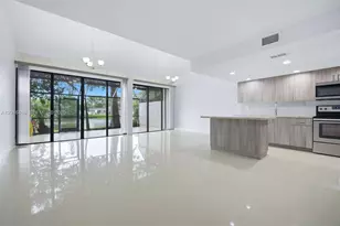 10941 N Lakeview Dr, Pembroke Pines, FL 33026 - Photo 2