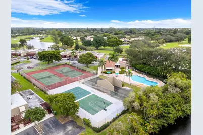 10941 N Lakeview Dr, Pembroke Pines, FL 33026 - Photo 36