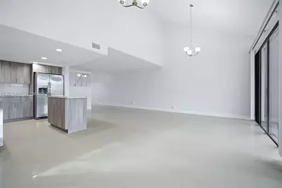 10941 N Lakeview Dr, Pembroke Pines, FL 33026 - Photo 6