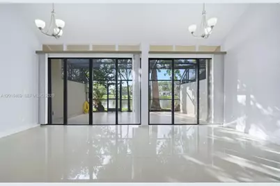 10941 N Lakeview Dr, Pembroke Pines, FL 33026 - Photo 14