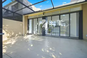 10941 N Lakeview Dr, Pembroke Pines, FL 33026 - Photo 10