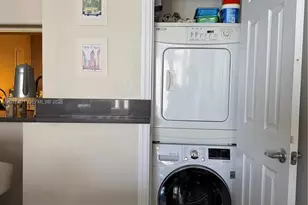 555 NE 15th St, Miami, FL 33132 - Photo 24