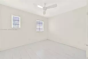 610 8th St, Miami Beach, FL 33139 - Photo 18