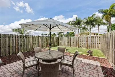 284 SE 37th Ter, Homestead, FL 33033 - Photo 6