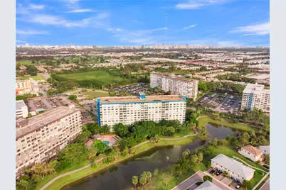 4001 Hillcrest Dr #812, Hollywood, FL 33021 - Photo 2