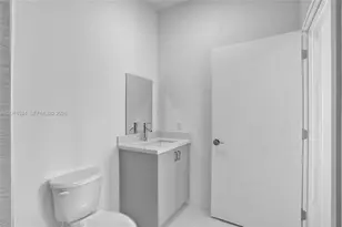 1567 NW 1st St, Miami, FL 33125 - Photo 12