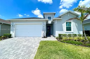 1217 SE Crosswood Wy, Port Saint Lucie, FL 34984 - Photo 2