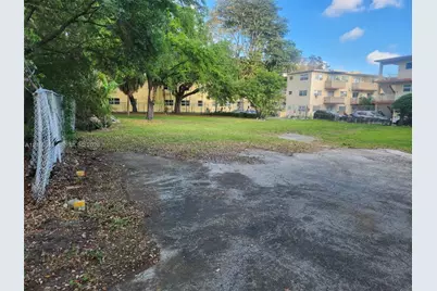 2470 NW 14th St, Miami, FL 33125 - Photo 4