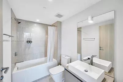 1000 Brickell Plz #4601, Miami, FL 33131 - Photo 44