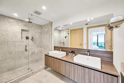 1000 Brickell Plz #4601, Miami, FL 33131 - Photo 36