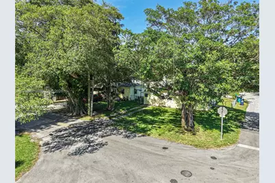 8701 NE 8th Ct, Miami, FL 33138 - Photo 8