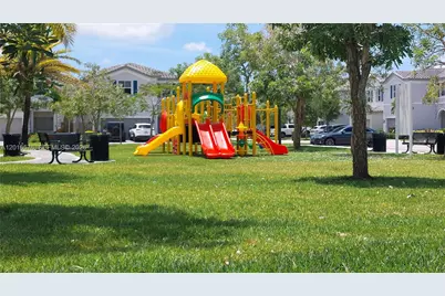 1469 SE 26th Ter, Homestead, FL 33035 - Photo 4
