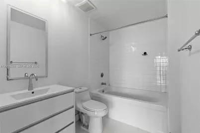 10 SW South River Dr #1504, Miami, FL 33130 - Photo 16