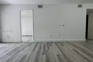 8885 Fontainebleau Blvd, Miami, FL 33172 - Photo 12