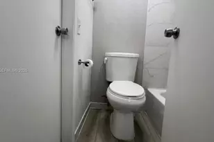 8885 Fontainebleau Blvd, Miami, FL 33172 - Photo 24
