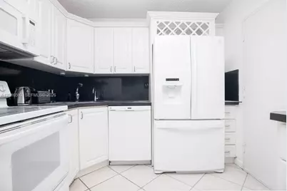 5555 Collins Ave #14U, Miami Beach, FL 33140 - Photo 28