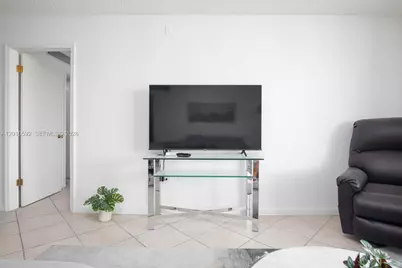 5555 Collins Ave #14U, Miami Beach, FL 33140 - Photo 30
