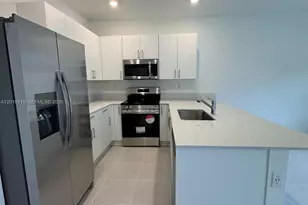 663 SE 13th St Cir, Homestead, FL 33034 - Photo 2