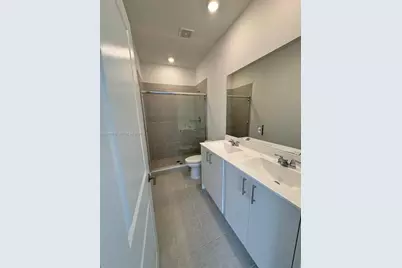 663 SE 13th St Cir, Homestead, FL 33034 - Photo 10