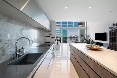 1040 Biscayne Blvd #2203, Miami, FL 33132 - Photo 8