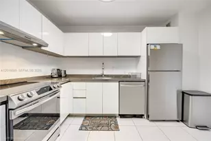 100 Bayview Dr, Sunny Isles Beach, FL 33160 - Photo 4