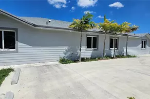 233 NW 3rd Ave, Florida City, FL 33034 - Photo 2