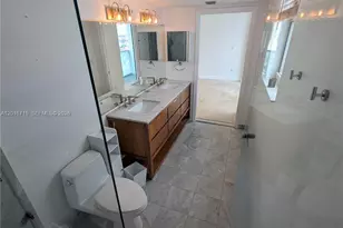 31 SE 5th St, Miami, FL 33131 - Photo 14