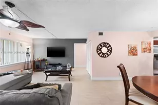 64 Wimbledon Lake Dr, Plantation, FL 33324 - Photo 4