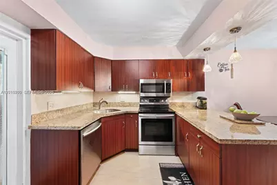 64 Wimbledon Lake Dr #64, Plantation, FL 33324 - Photo 8