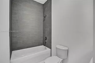 1567 NW 1st St, Miami, FL 33125 - Photo 10