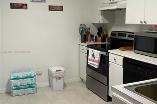 9610 NW 2nd St, Pembroke Pines, FL 33024 - Photo 6