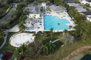 2741 NE 4th St, Homestead, FL 33033 - Photo 2
