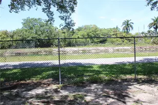 2741 NE 4th St, Homestead, FL 33033 - Photo 24