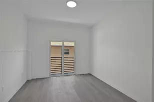 1567 NW 1st St, Miami, FL 33125 - Photo 12
