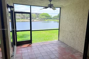 11423 NW 10th St, Pembroke Pines, FL 33026 - Photo 4