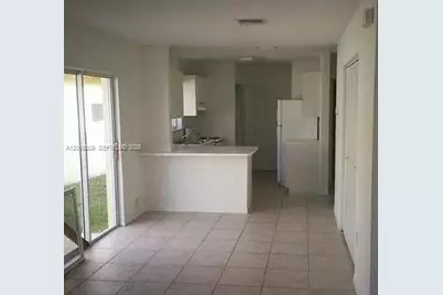 917 SW 8th Pl, Florida City, FL 33034 - Photo 2