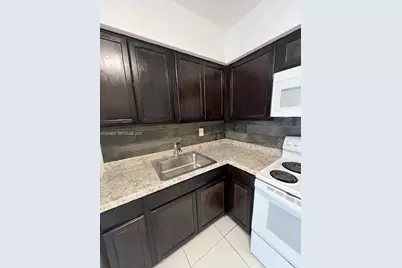 901 SW 4th Ter, Hallandale Beach, FL 33009 - Photo 10