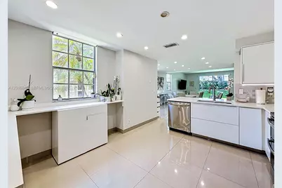 952 Sevilla Cir, Weston, FL 33326 - Photo 2