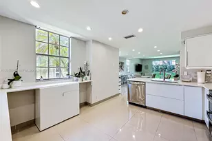 952 Sevilla Cir, Weston, FL 33326 - Photo 2