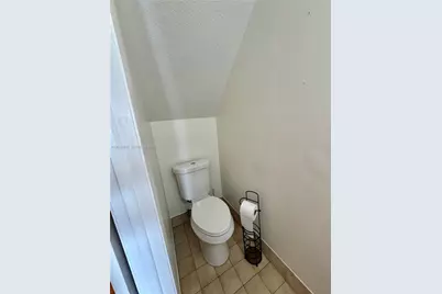 2762 W 60th St #53, Hialeah, FL 33016 - Photo 8