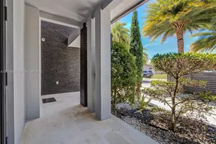 18101 NW 85th Ave, Hialeah, FL 33015 - Photo 16