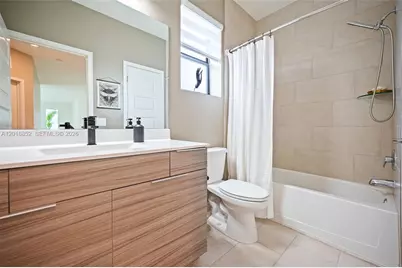 8915 NW 161st Ter, Miami Lakes, FL 33018 - Photo 18