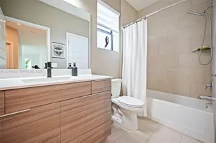 8915 NW 161st Terrace, Miami Lakes, FL 33018 - Photo 18
