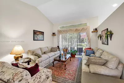 701 SW 93rd Ter, Pembroke Pines, FL 33025 - Photo 6