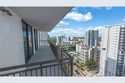 999 SW 1st Ave #2009, Miami, FL 33130 - Photo 18